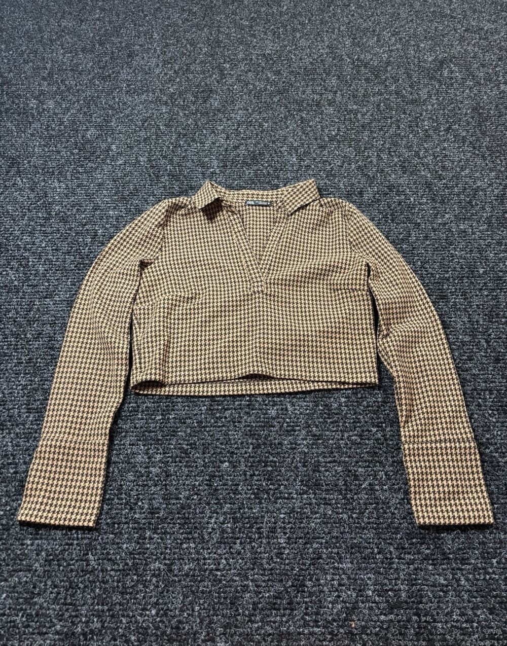 Zara Houndstooth Cropped Knit Top Beige/Black Size L Long Sleeve Collared